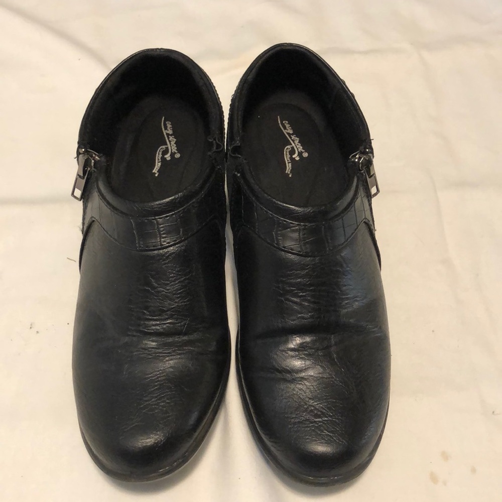 Easy spirit ankle boots